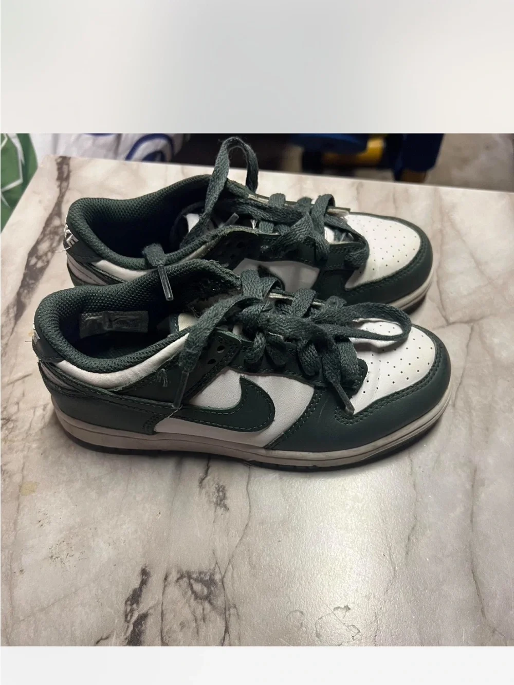 Nike Kids Low-Top Sneakers in Forest Green and White size 1Y